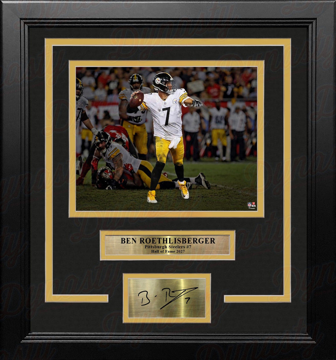 Dynasty Sports & Framing Engraved Signatures Ben Roethlisberger Blackout Pittsburgh Steelers 8x10 Framed Football Photo with Engraved Autograph