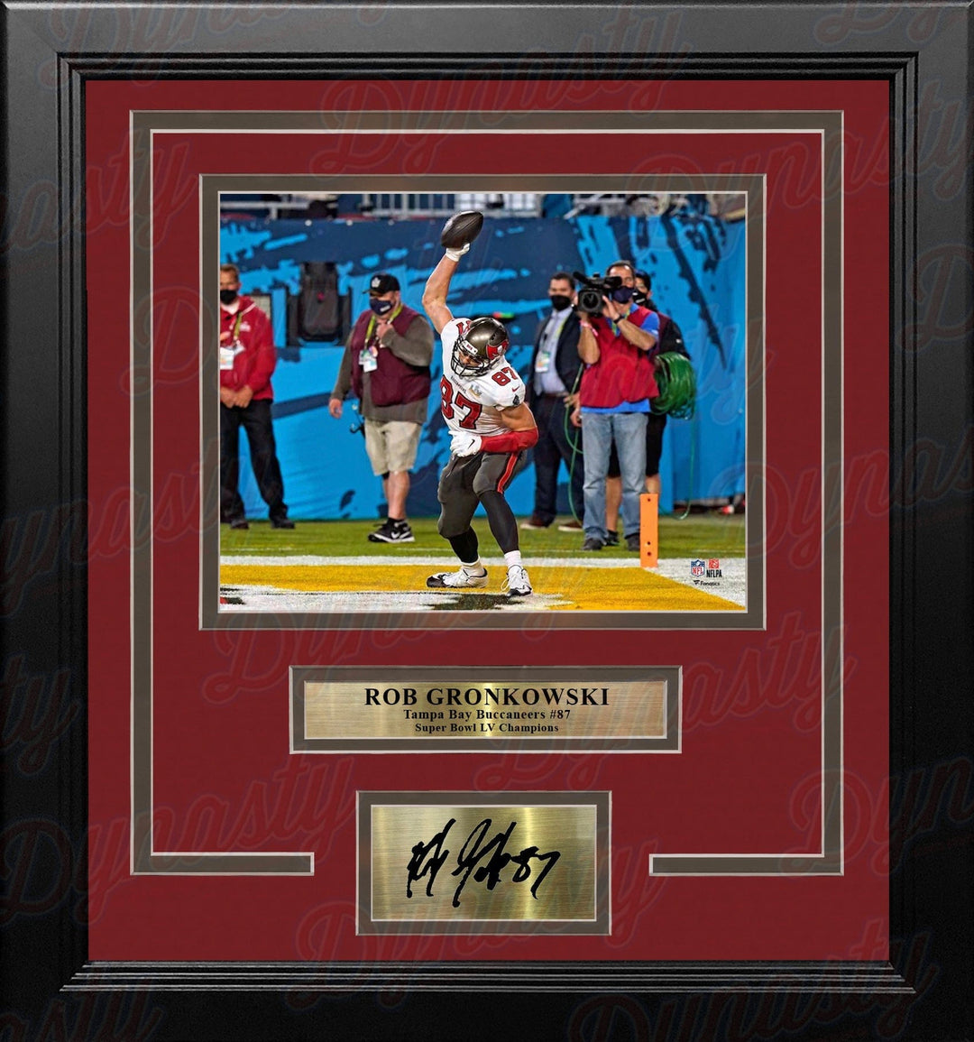 Dynasty Sports & Framing Engraved Signatures Rob Gronkowski Super Bowl LV TD Spike Tampa Bay Buccaneers 8x10 Framed Photo with Engraved Autograph