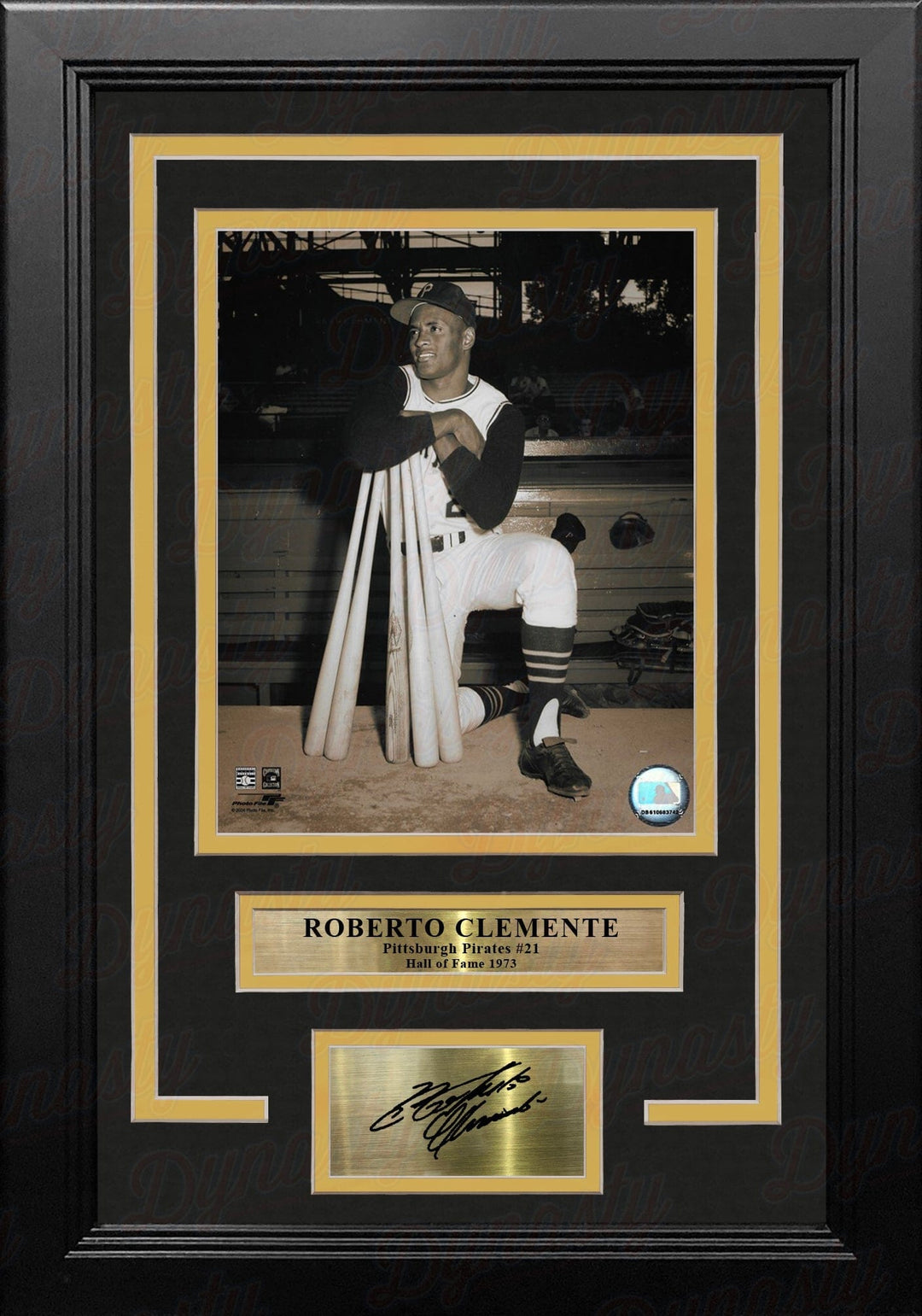 Dynasty Sports & Framing Engraved Signatures Roberto Clemente Bat Pose Pittsburgh Pirates 8" x 10" Framed Baseball Photo with Engraved Autograph