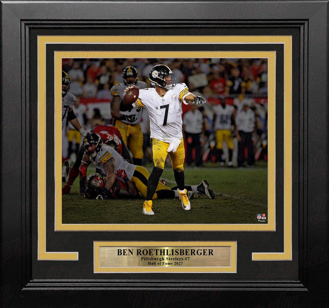 Dynasty Sports & Framing Framed Football Photos Ben Roethlisberger Blackout Action Pittsburgh Steelers 8" x 10" Framed Football Photo