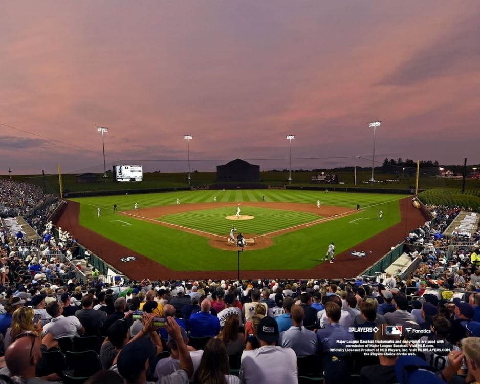 Dynasty Sports & Framing Unframed Baseball Photos Chicago White Sox v. New York Yankees Field of Dreams 2021 8" x 10" Baseball Stadium Photo