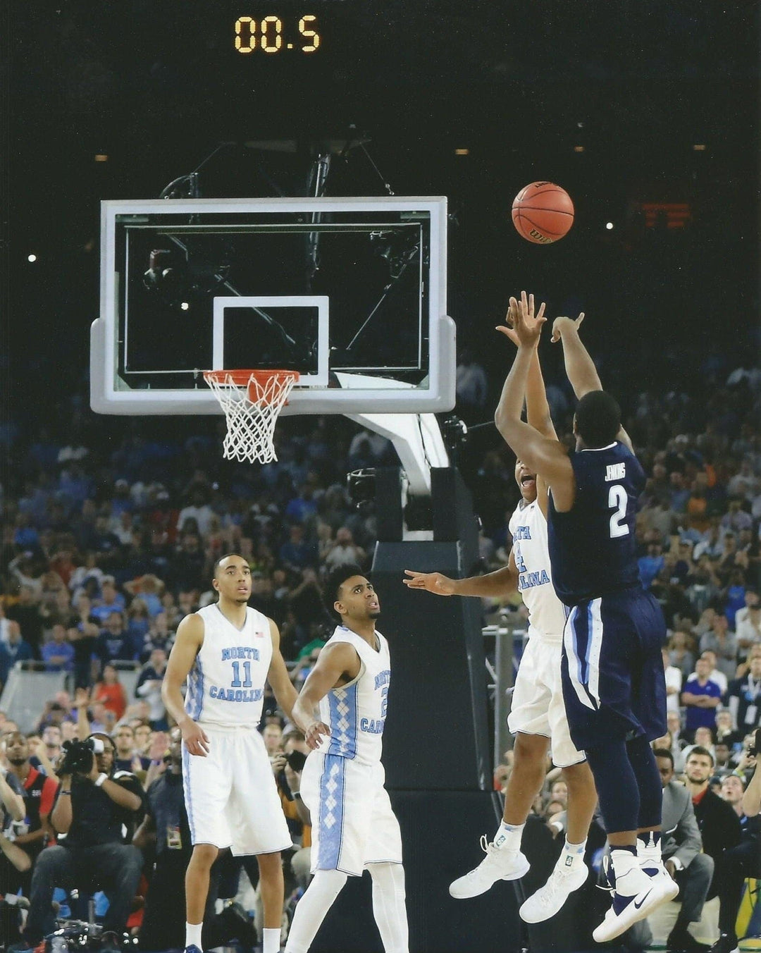 Dynasty Sports & Framing Unframed College Photos 8x10 Photo Kris Jenkins Villanova Wildcats 2016 NCAA Finals Buzzer Beater 8" x 10" College Basketball Photo