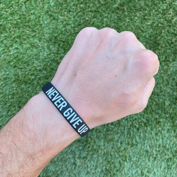 Elite Athletic Gear Wristband NEVER GIVE UP Wristband